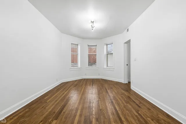 $1,900 | 5250 West Grace Street, Unit 2, Chicago, IL 60641