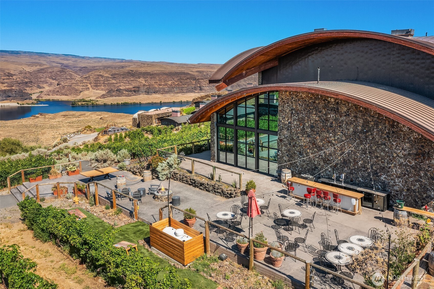 344 Silica Road Northwest, Unit 1 Quincy, WA 98848 - Photo 19 of 30 a view of a sky from a balcony