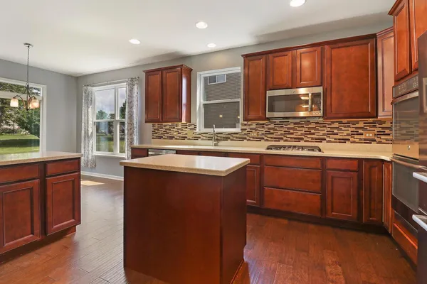 $3,700 | 643 Seneca Street, Volo, IL 60030