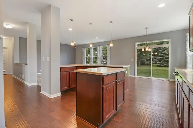 $3,700 | 643 Seneca Street, Volo, IL 60073