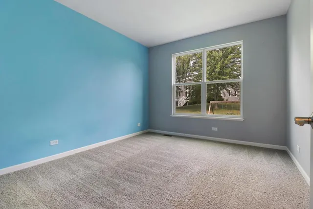 $3,700 | 643 Seneca Street, Volo, IL 60073