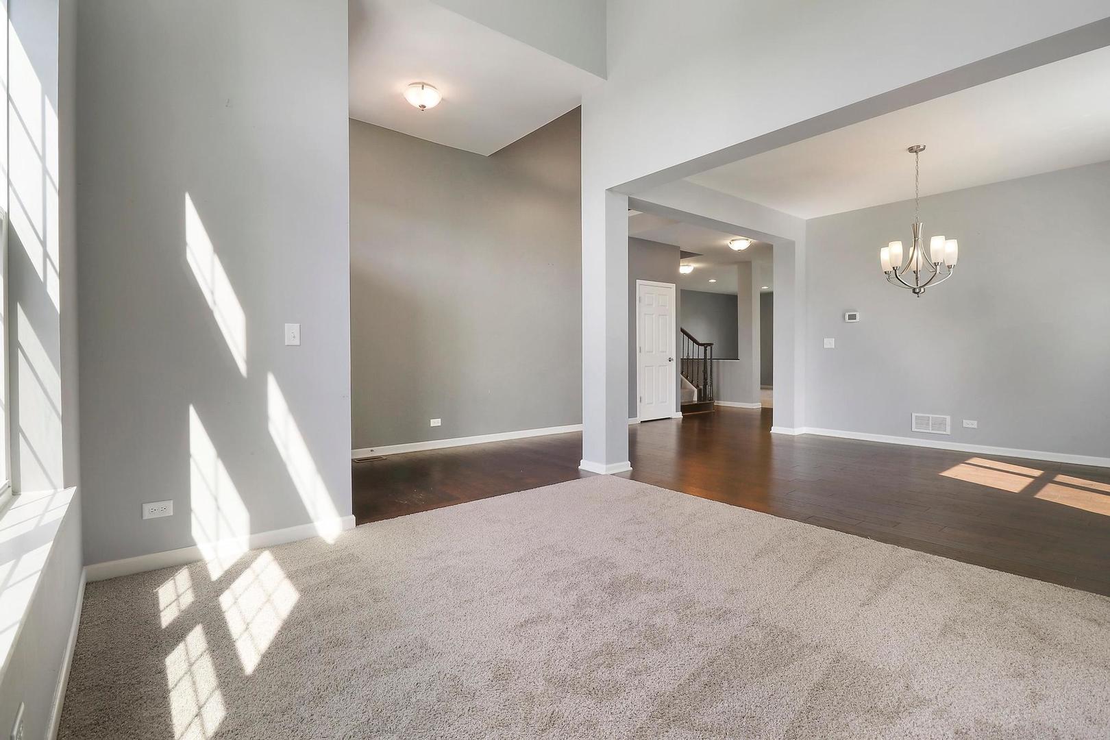 643 Seneca Street Volo, IL 60073 - Photo 3 of 37