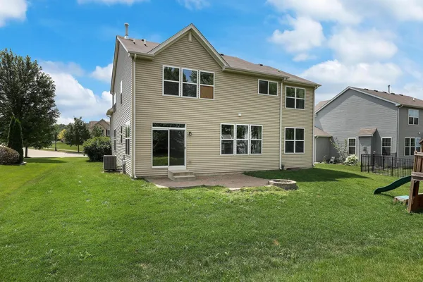 $3,700 | 643 Seneca Street, Volo, IL 60030