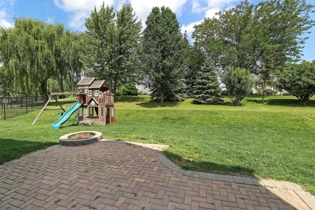 $3,700 | 643 Seneca Street, Volo, IL 60073