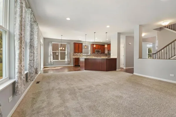 $3,700 | 643 Seneca Street, Volo, IL 60030