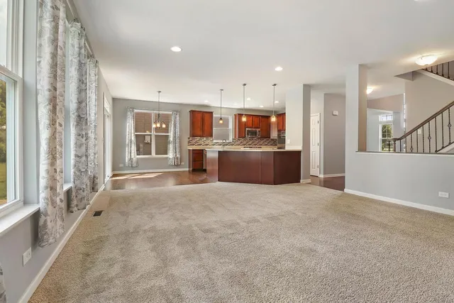 $3,700 | 643 Seneca Street, Volo, IL 60073