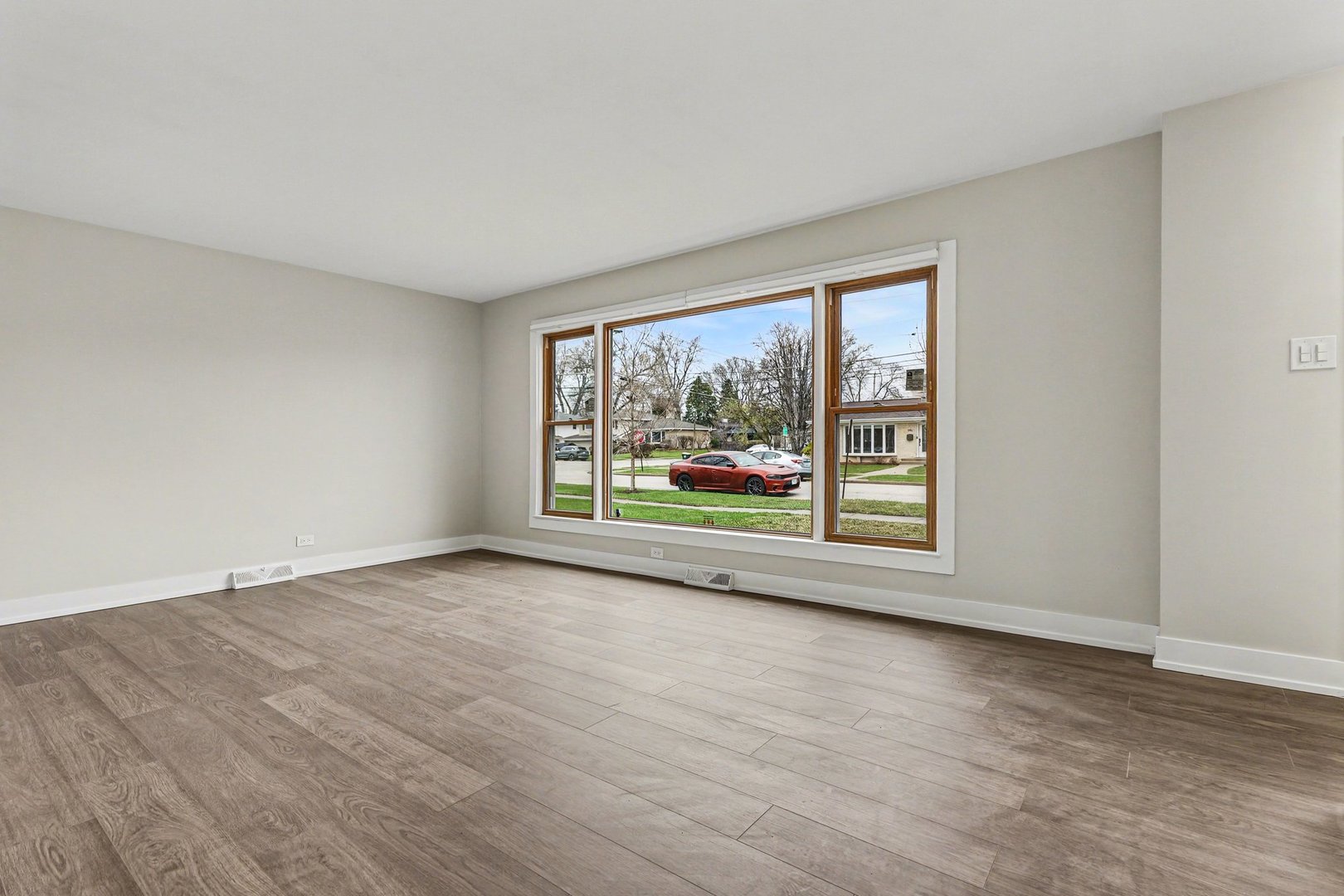 538 North Broadway Avenue Park Ridge, IL 60068 - Photo 11 of 34 an empty room with wooden floor and windows