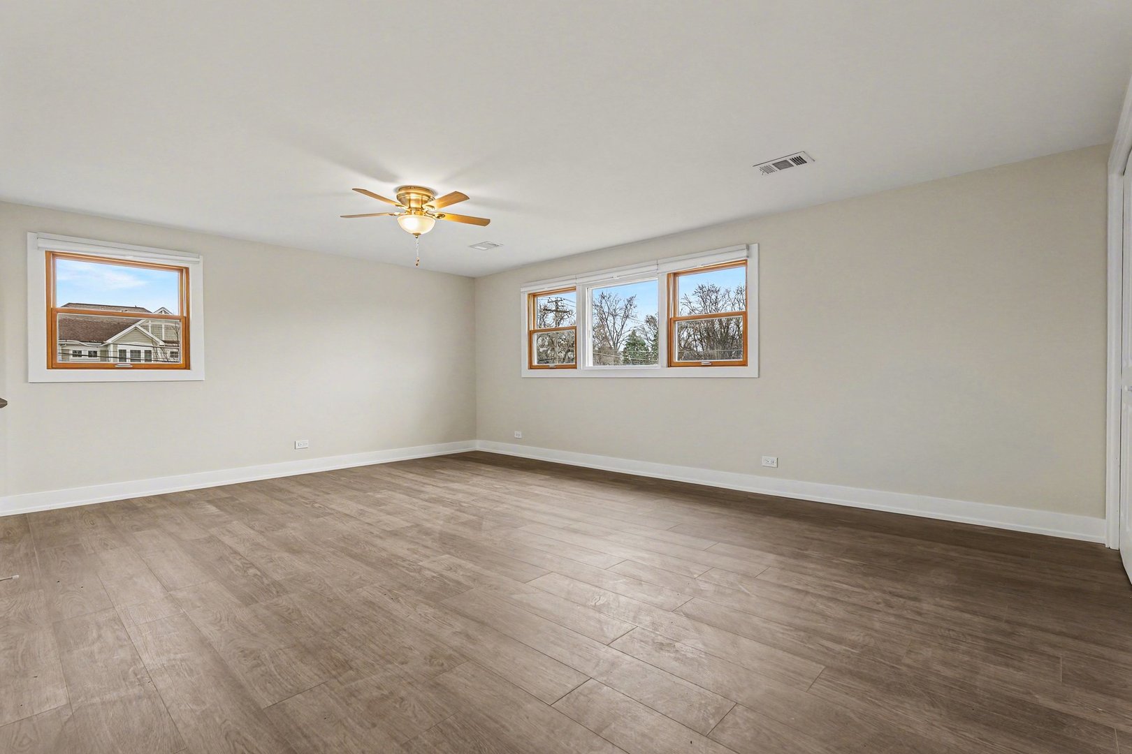 538 North Broadway Avenue Park Ridge, IL 60068 - Photo 16 of 34 a view of an empty room with a window