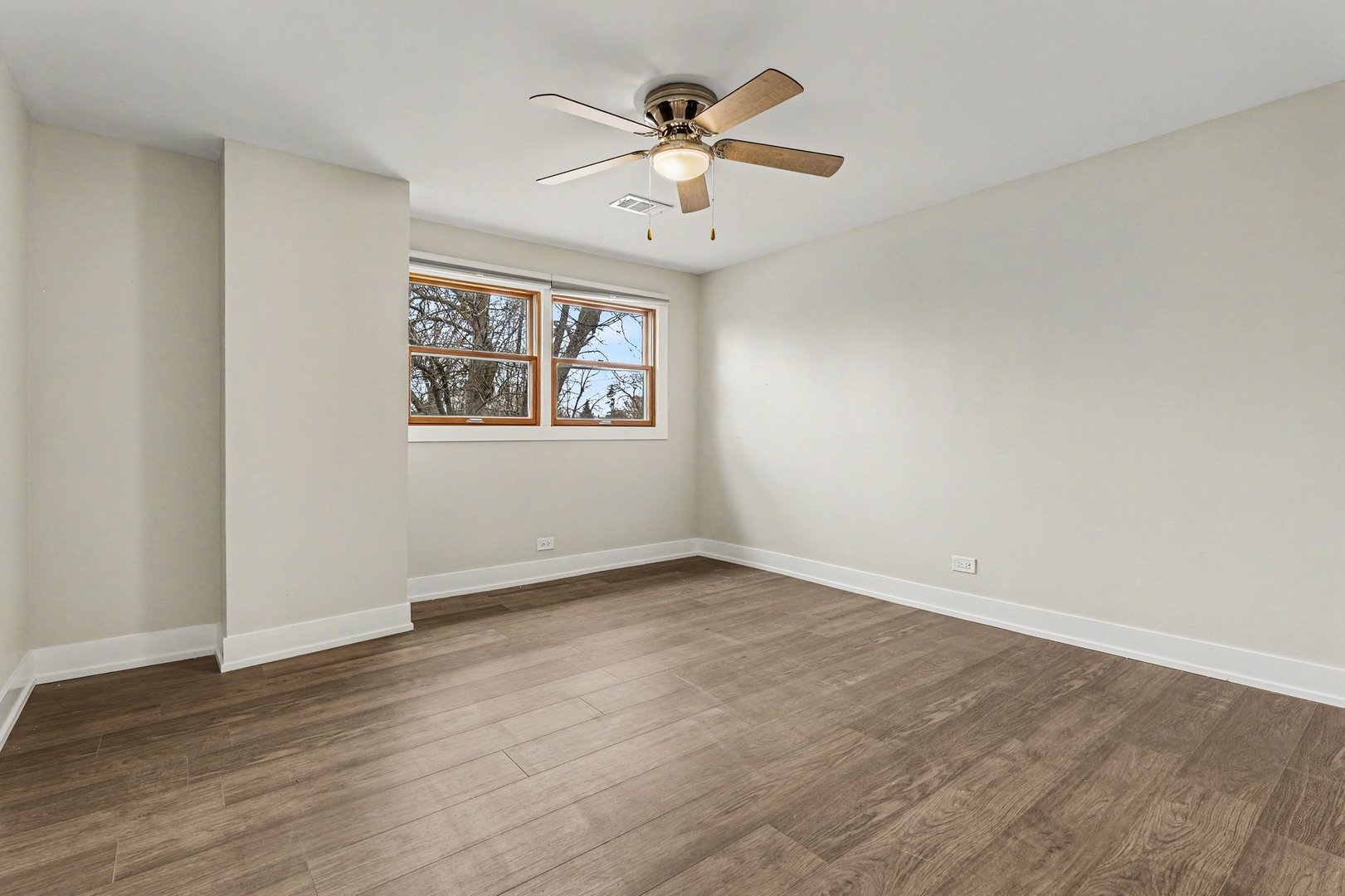 538 North Broadway Avenue Park Ridge, IL 60068 - Photo 23 of 34 an empty room with wooden floor and ceiling fan