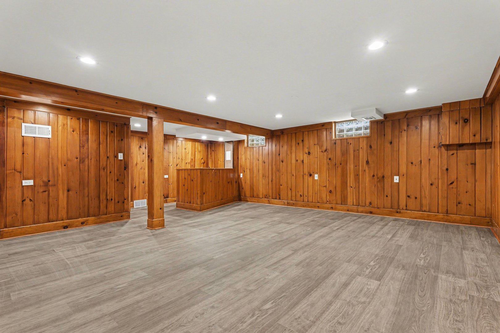 538 North Broadway Avenue Park Ridge, IL 60068 - Photo 25 of 34 a view of an empty room with wooden floor