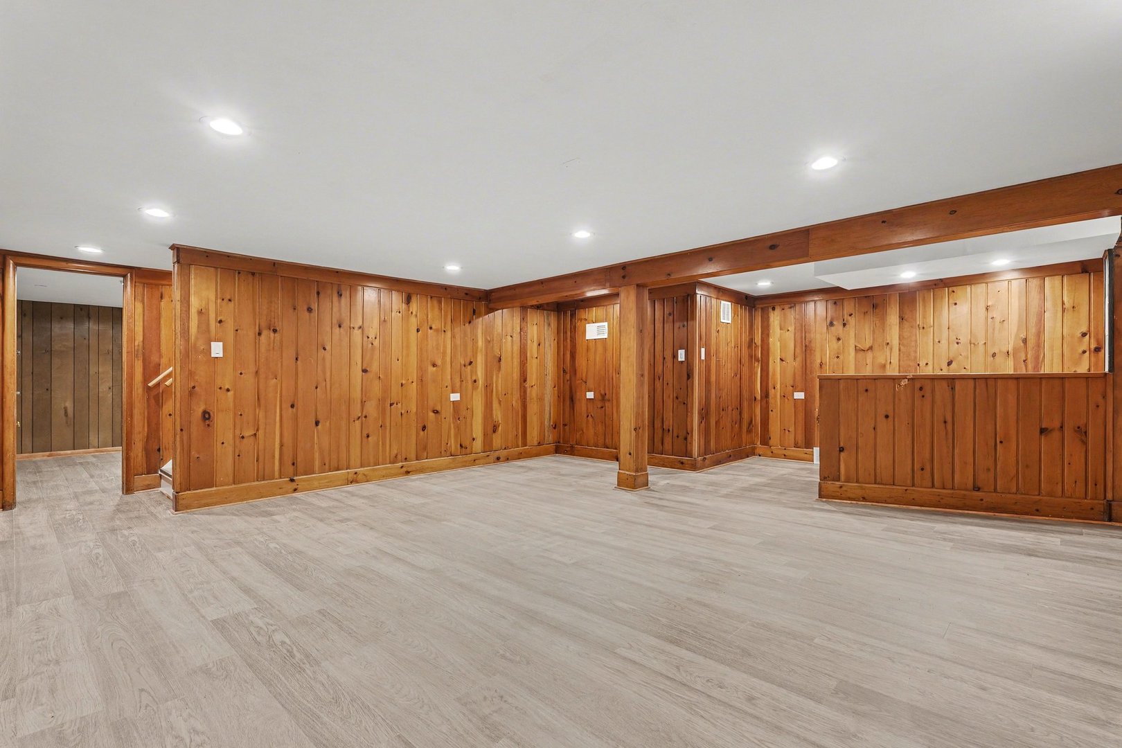 538 North Broadway Avenue Park Ridge, IL 60068 - Photo 26 of 34 a view of an empty room with wooden floor