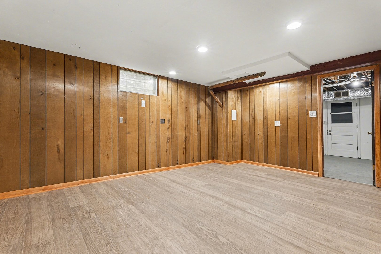 538 North Broadway Avenue Park Ridge, IL 60068 - Photo 28 of 34 a view of an empty room with wooden floor