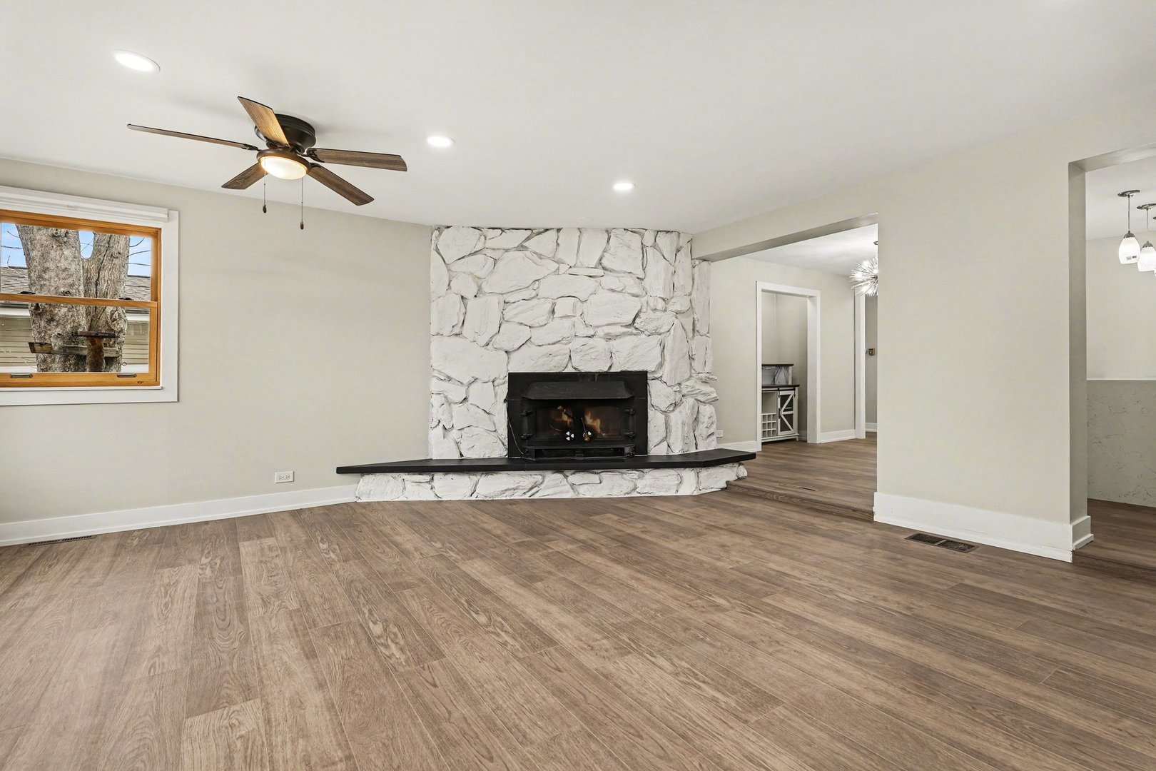538 North Broadway Avenue Park Ridge, IL 60068 - Photo 8 of 34 an empty room with wooden floor fireplace and windows