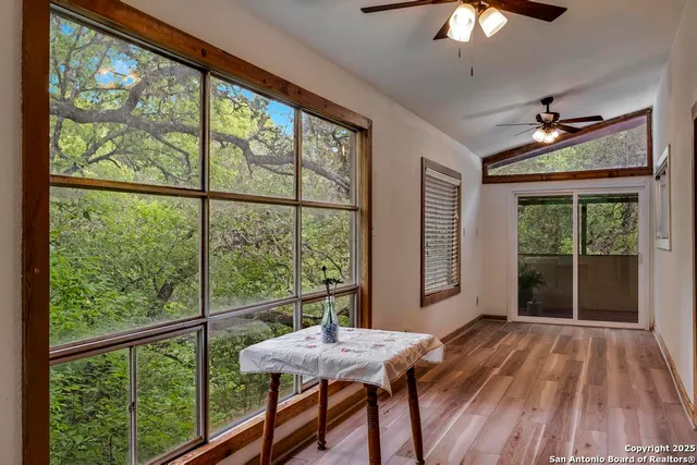 a view of livingroom with furniture