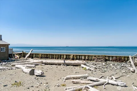 a black and white photo of a living room
