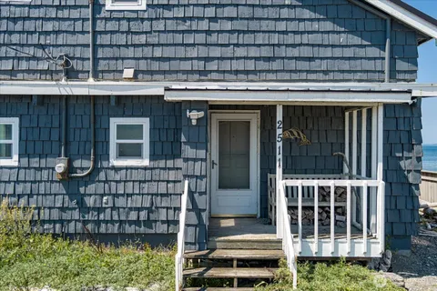 $495,000 | 2511 West Beach Road, Oak Harbor, WA 98277