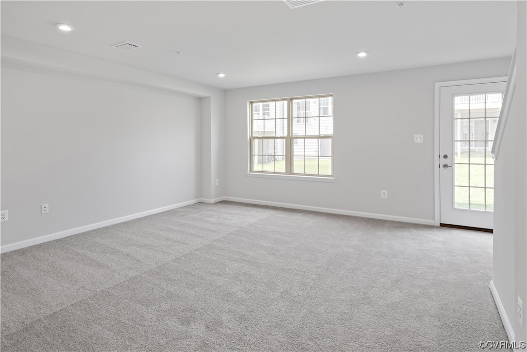 1207 Lazy River Road, Unit 17C Midlothian, VA 23114 - Photo 5 of 7 an empty room with a window