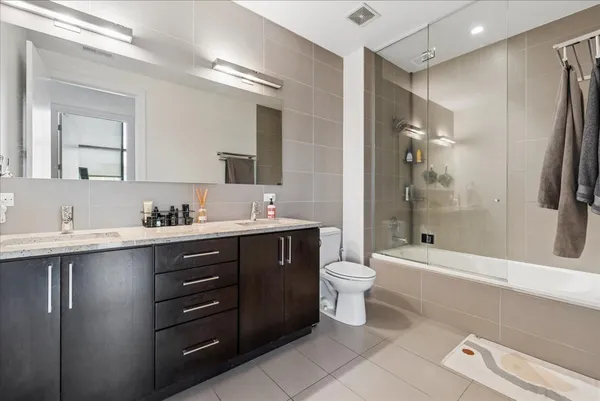 $400,000 | 1800 West Grace Street, Unit 413, Chicago, IL 60613