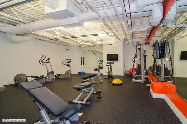 $400,000 | 1800 West Grace Street, Unit 413, Chicago, IL 60613