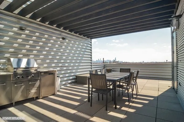 $400,000 | 1800 West Grace Street, Unit 413, Chicago, IL 60613