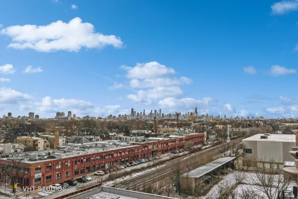 $400,000 | 1800 West Grace Street, Unit 413, Chicago, IL 60613