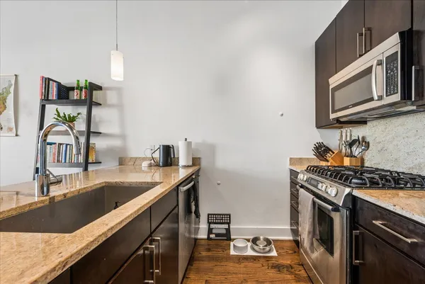 $400,000 | 1800 West Grace Street, Unit 413, Chicago, IL 60613