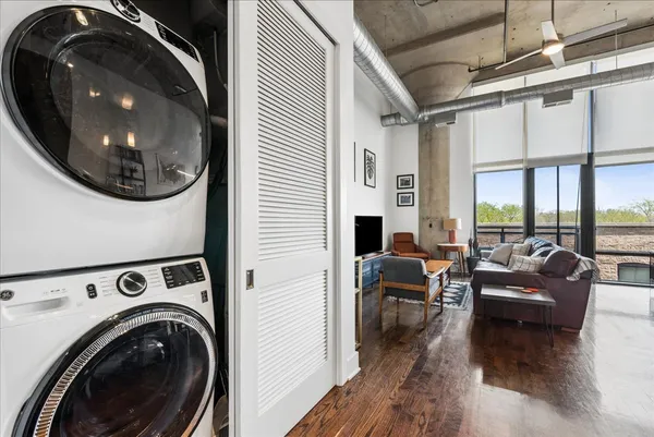 $400,000 | 1800 West Grace Street, Unit 413, Chicago, IL 60613