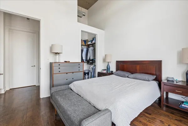 $400,000 | 1800 West Grace Street, Unit 413, Chicago, IL 60613