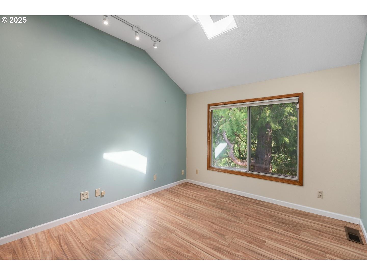 8714 Southwest 49th Avenue Portland, OR 97219 - Photo 18 of 41 Den/Office
