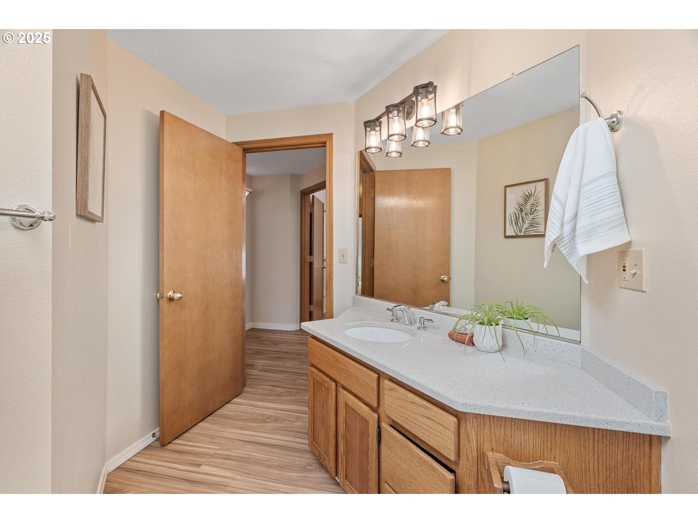 8714 Southwest 49th Avenue Portland, OR 97219 - Photo 22 of 41 Gallery Image 22
