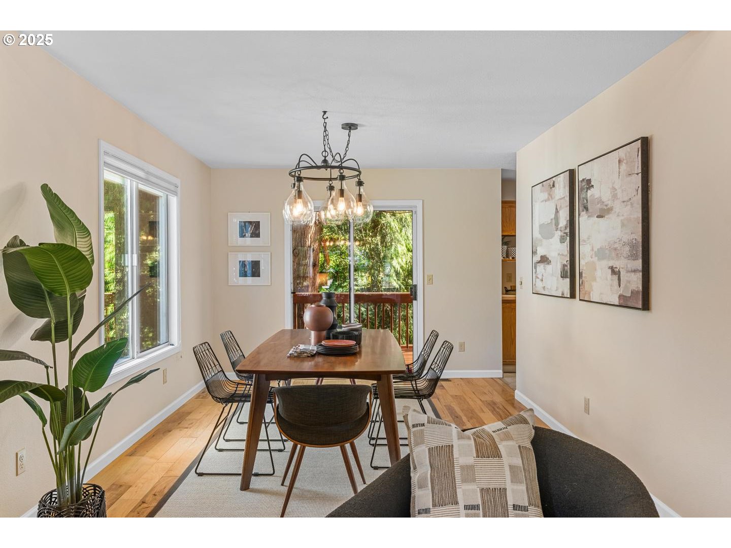 8714 Southwest 49th Avenue Portland, OR 97219 - Photo 5 of 41 Gallery Image 5