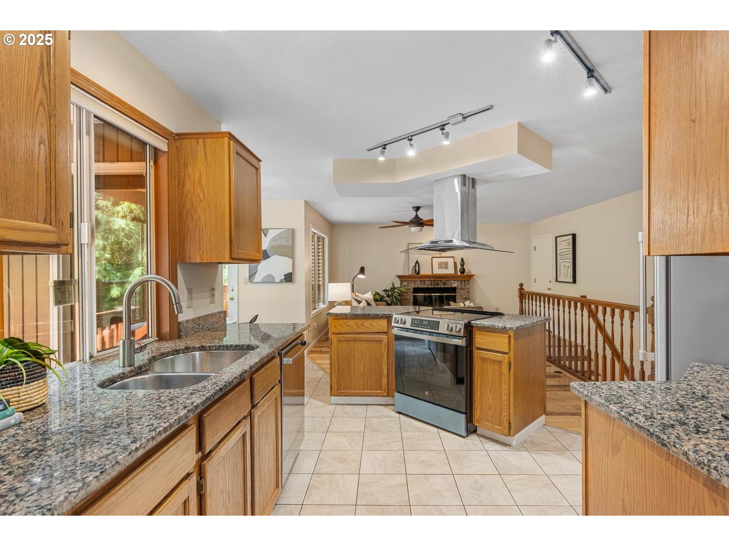 8714 Southwest 49th Avenue Portland, OR 97219 - Photo 6 of 41 Gallery Image 6