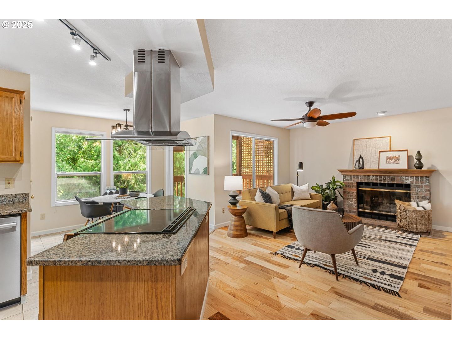 8714 Southwest 49th Avenue Portland, OR 97219 - Photo 7 of 41 Gallery Image 7