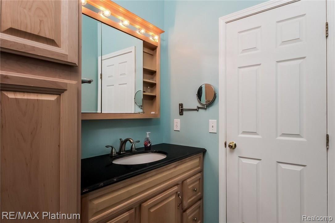 6793 Kestrel Ridge Road Brighton, MI 48116 - Photo 17 of 37 032-Master_Bathroom-2502220-medium.jpg