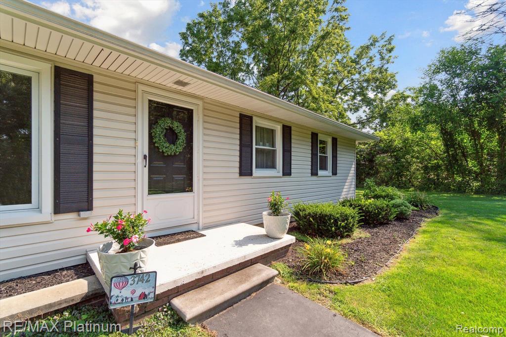 3742 Norton Road Howell, MI 48843 - Photo 6 of 53