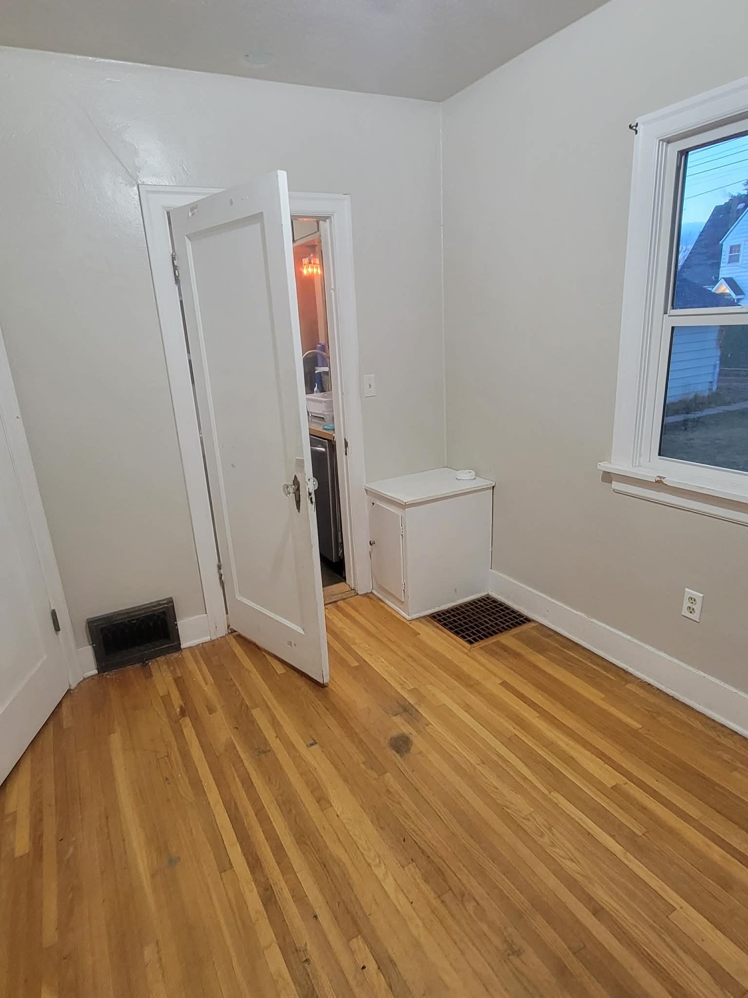 407 East Hoffman Avenue Spokane, WA 99207 - Photo 14 of 26