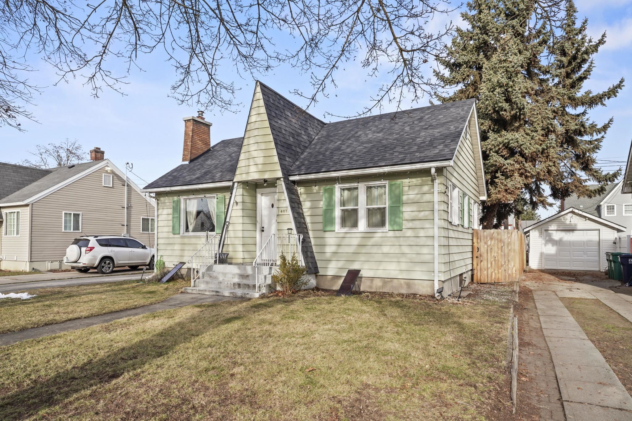 407 East Hoffman Avenue Spokane, WA 99207 - Photo 3 of 26