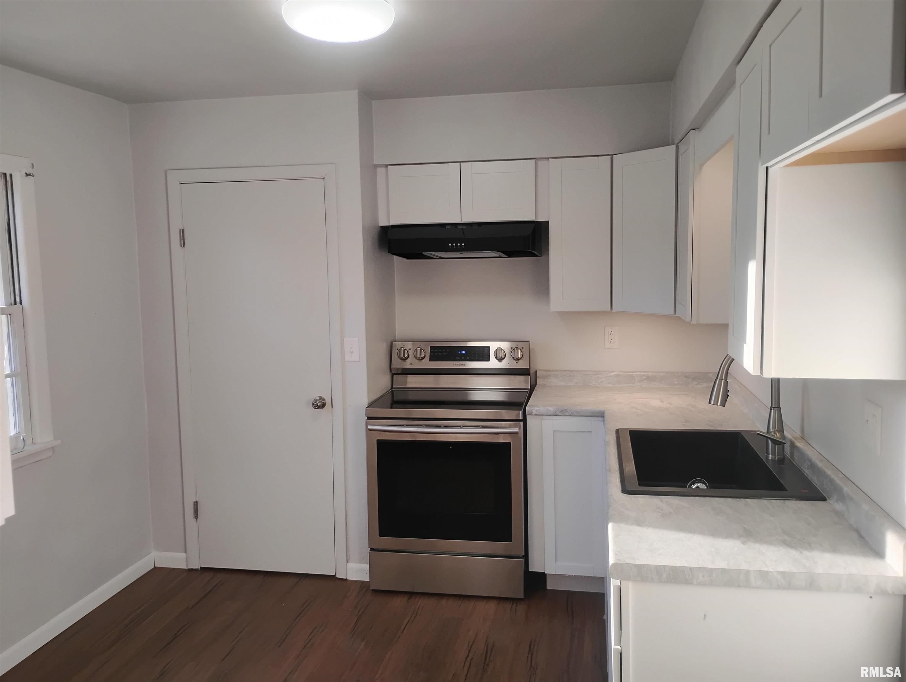 1506 North 3rd Street Chillicothe, IL 61523 - Photo 5 of 23