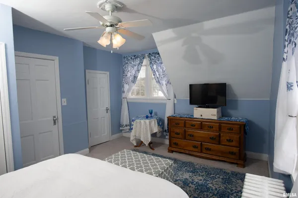 $215,900 | 600 North Monroe Street, Abingdon, IL 61410