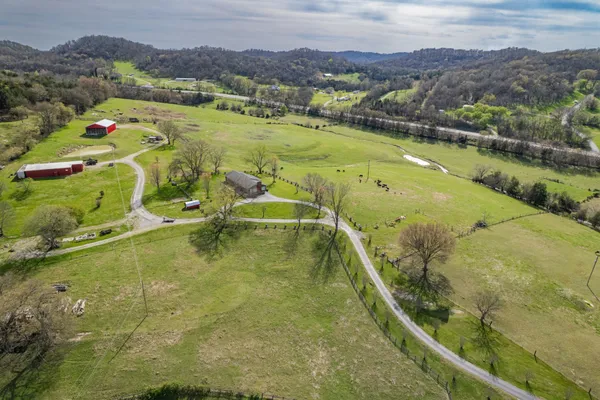 $989,900 | 1839 Polly Adams Road, Belfast, TN 37019