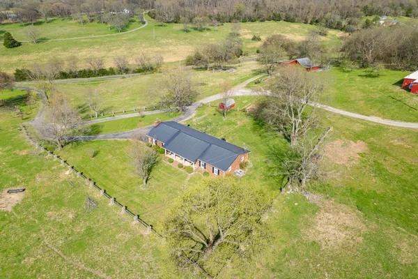 $989,900 | 1839 Polly Adams Road, Belfast, TN 37019