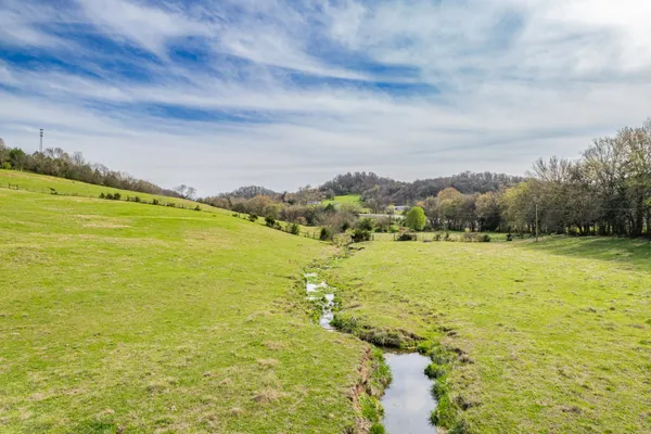 $989,900 | 1839 Polly Adams Road, Belfast, TN 37019