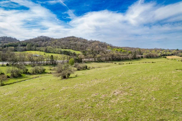 $989,900 | 1839 Polly Adams Road, Belfast, TN 37019