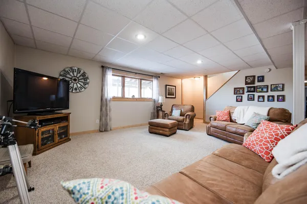 $359,900 | 884 Willow Springs Road, Detroit Lakes, MN 56501