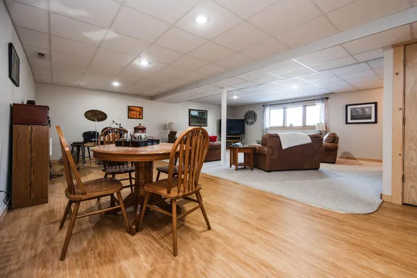 $359,900 | 884 Willow Springs Road, Detroit Lakes, MN 56501