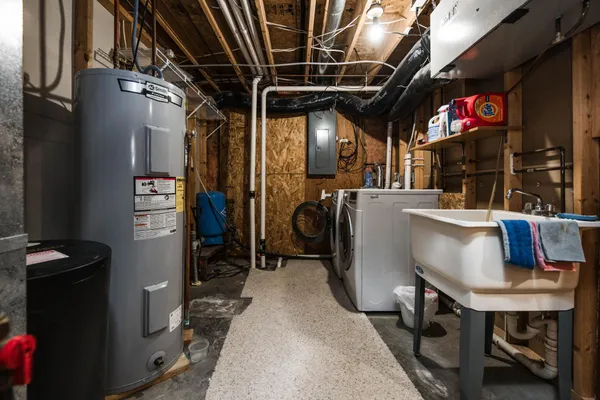 $359,900 | 884 Willow Springs Road, Detroit Lakes, MN 56501