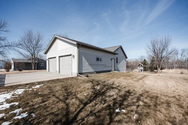 $359,900 | 884 Willow Springs Road, Detroit Lakes, MN 56501