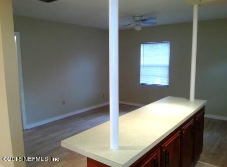 8924 Ricardo Lane Jacksonville, FL 32216 - Photo 7 of 18 bar living area
