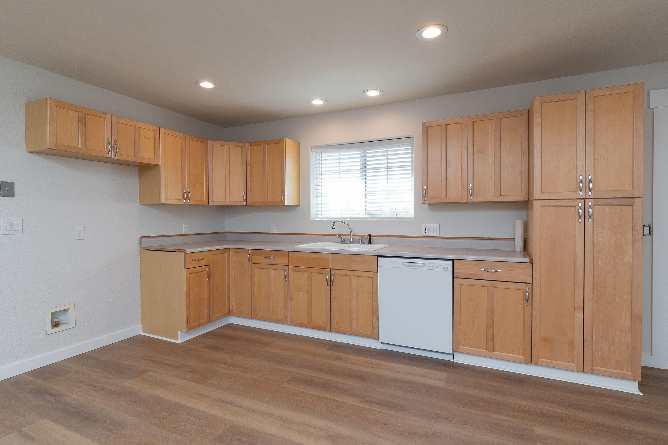 63350 Deschutes Market Road Bend, OR 97701 - Photo 16 of 27 Guest House Kitchen