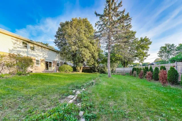 $599,555 | 1110 South Plum Tree Lane, Palatine, IL 60067